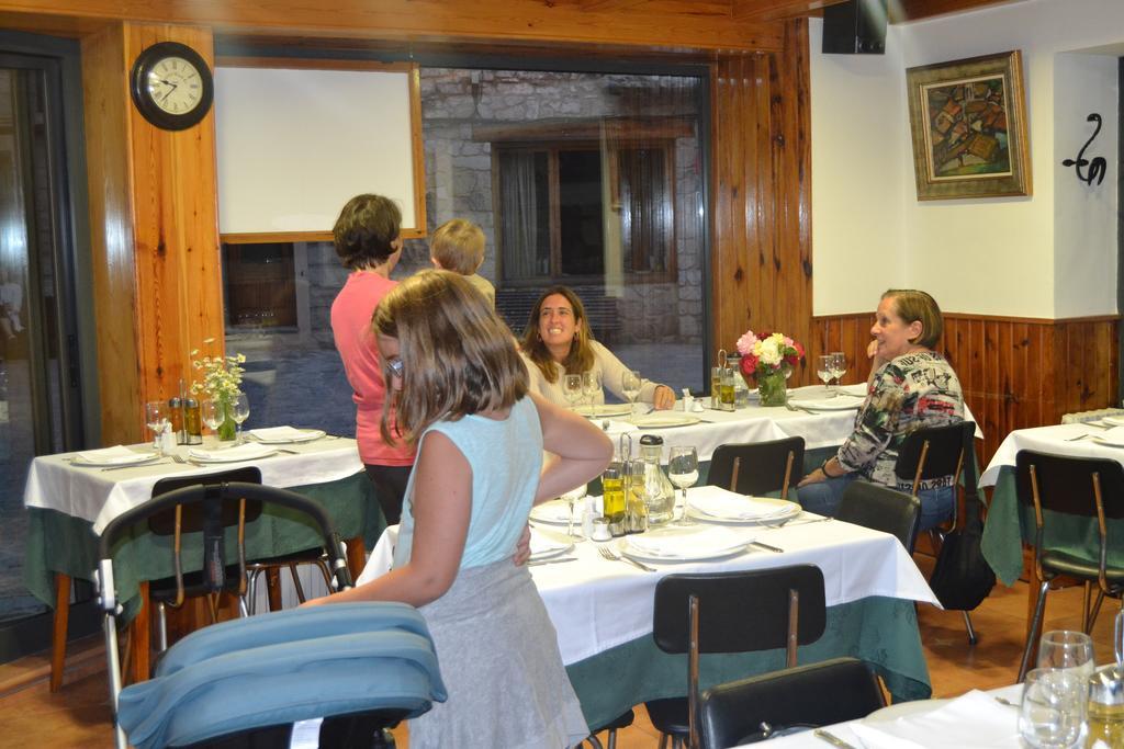 Hostal La Muntanya Castellar De N'Hug Buitenkant foto